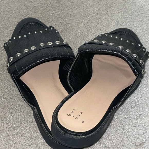 Flats - Picture 6 of 6